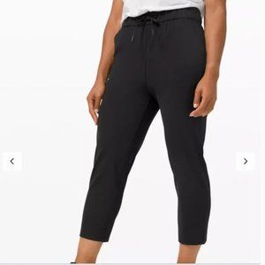 Lululemon Stretch High-Rise Crop 23" (Size 4)